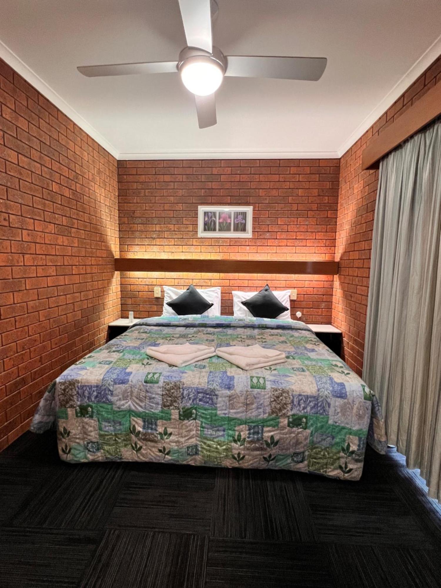 Two Rivers Motel Wentworth Экстерьер фото