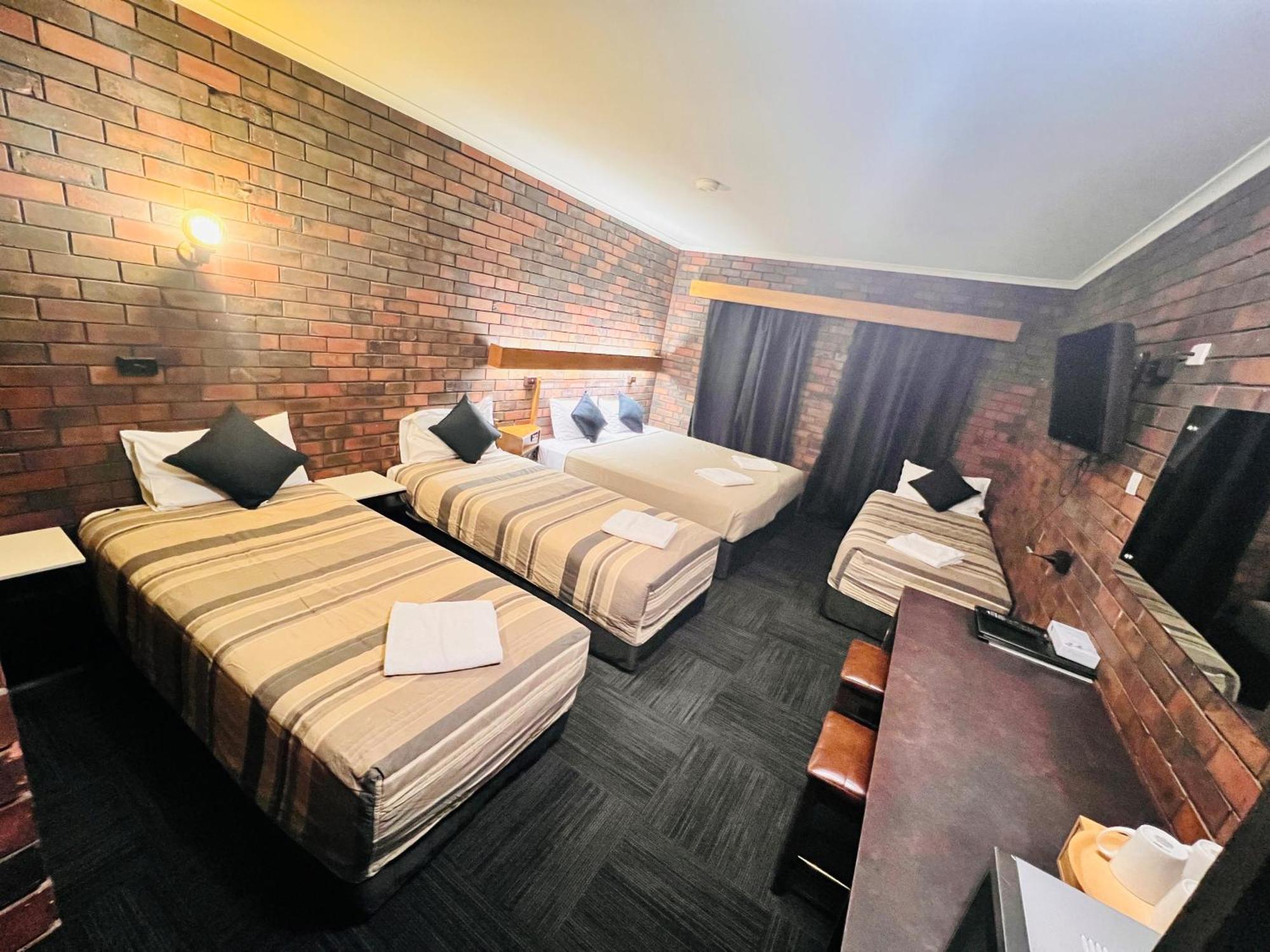 Two Rivers Motel Wentworth Экстерьер фото