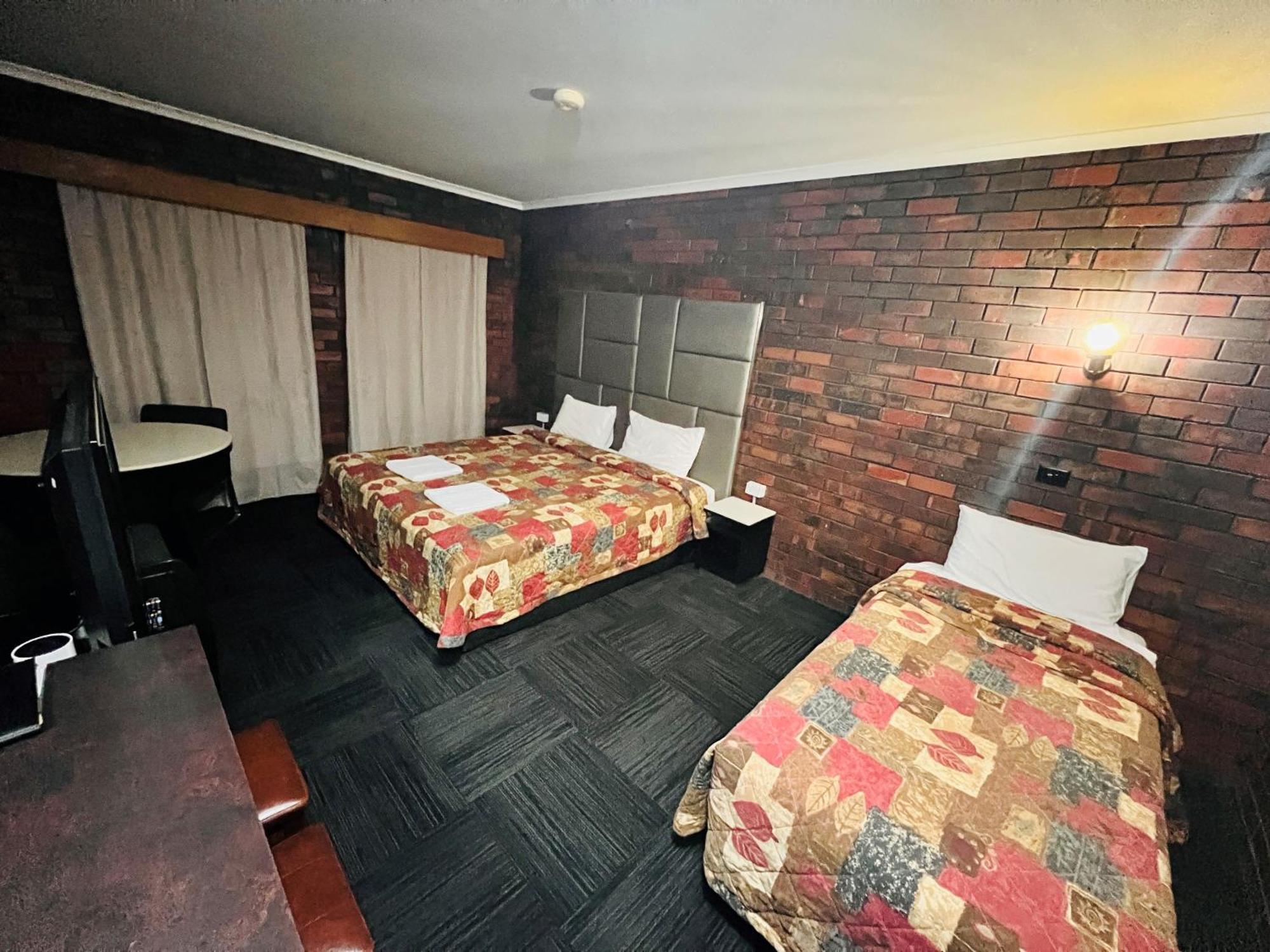 Two Rivers Motel Wentworth Экстерьер фото