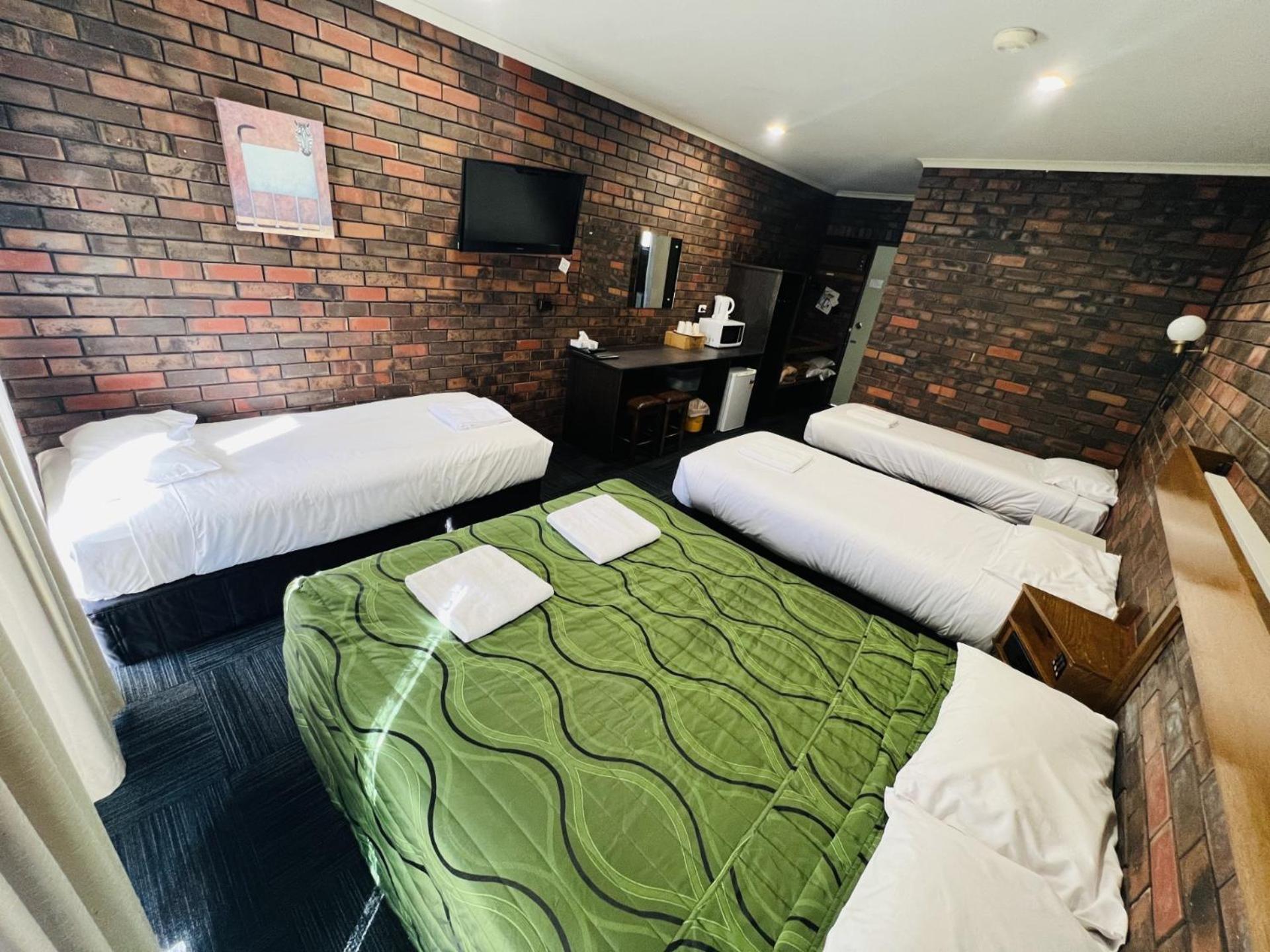 Two Rivers Motel Wentworth Экстерьер фото